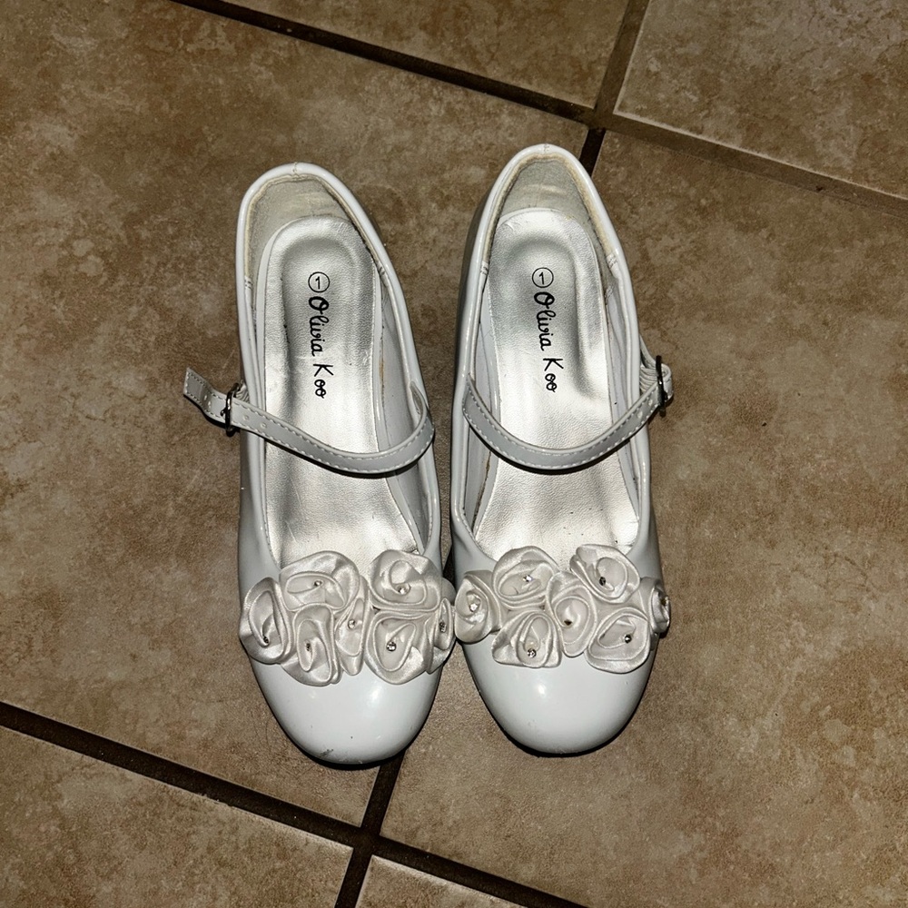 Olivia Koo Rosettes w/Rhinestone Mary Jane size 1